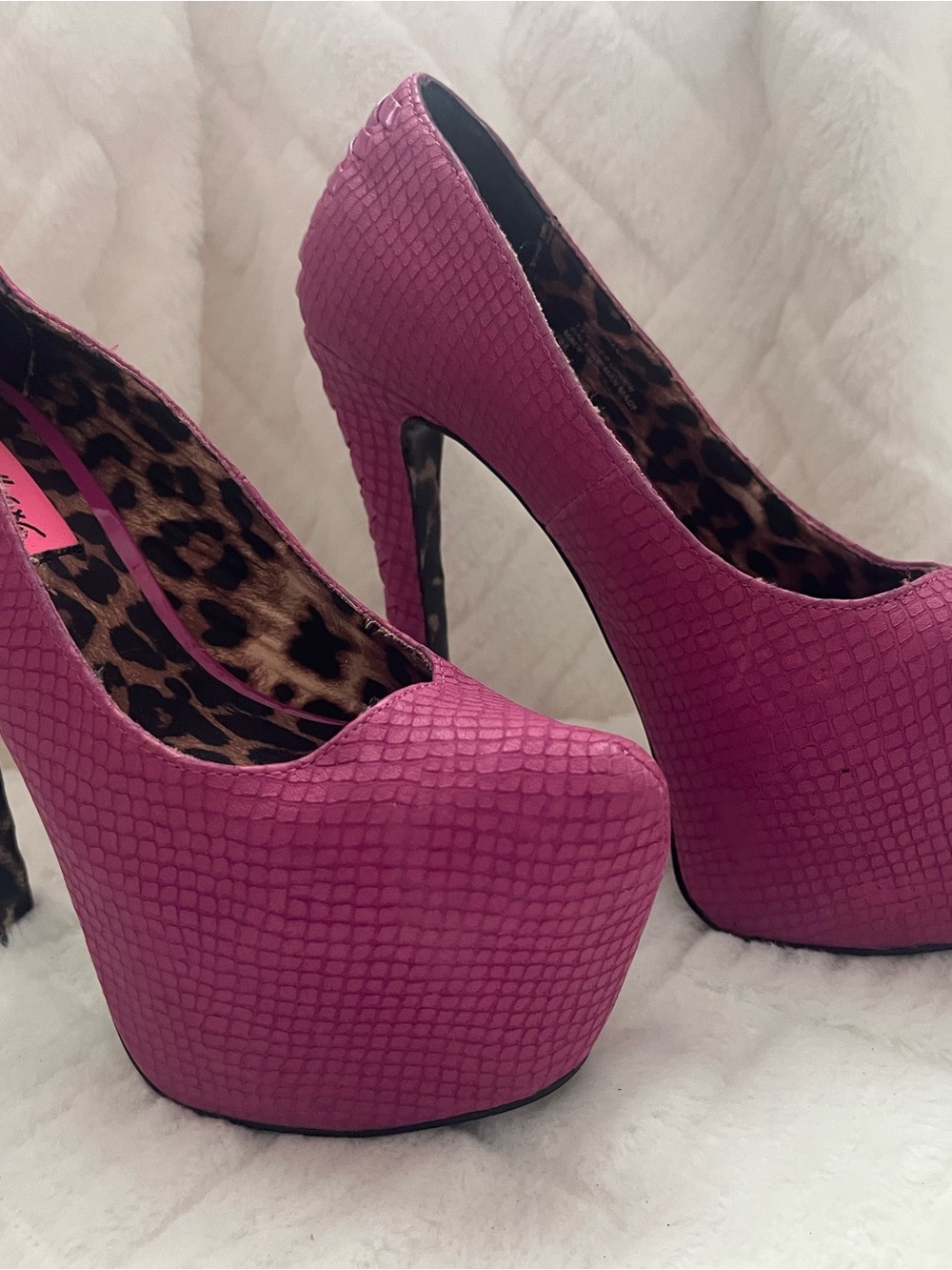 Betsey Johnson Hot Pink Textured Platform Pumps with Leopard Lining
